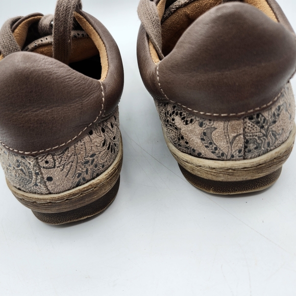 Comfortiva Brown & Beigh Leather Patterned Sneakers Sz 8M - Picture 3 of 7